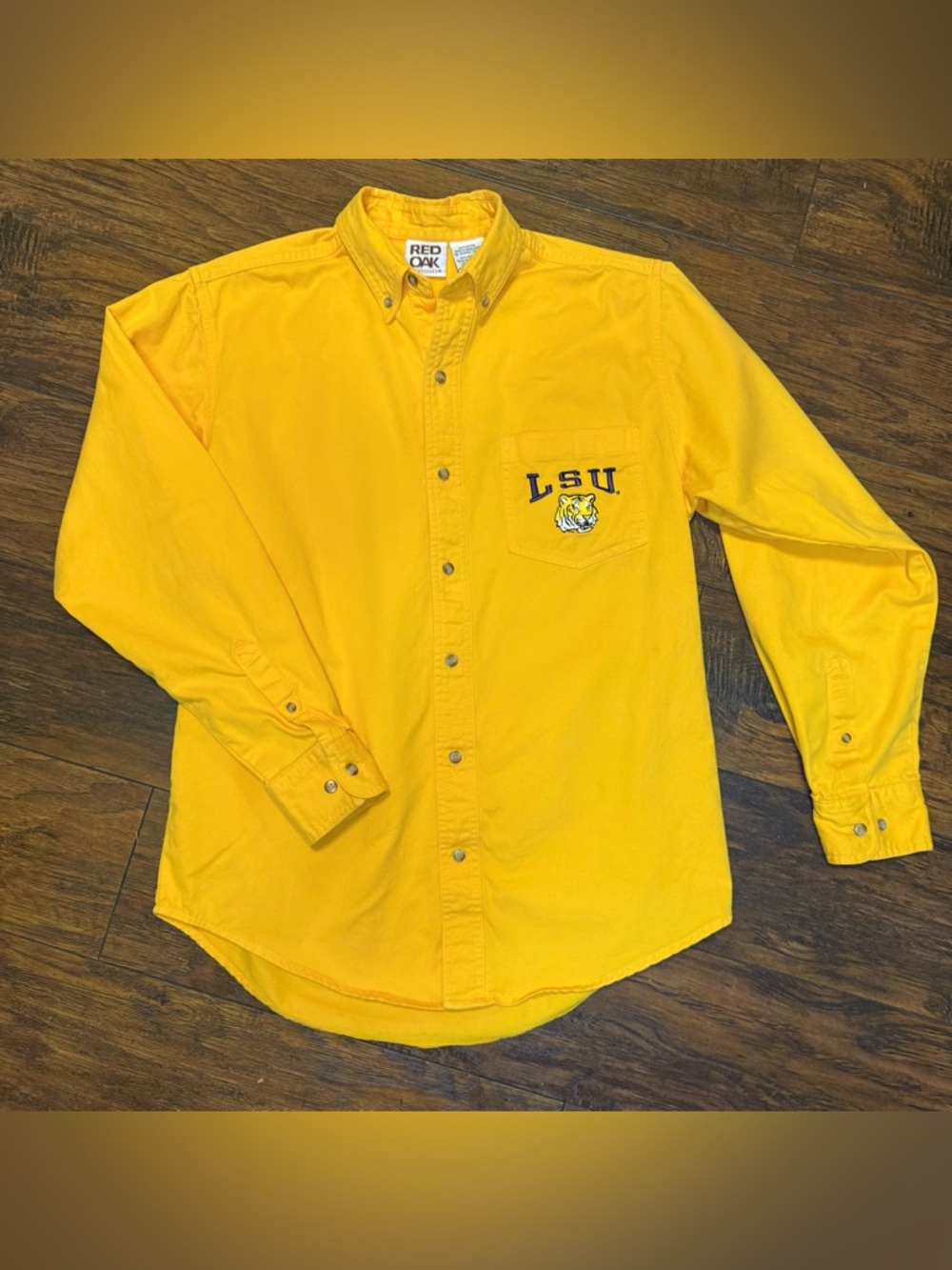 LSU Tigers Embroidered Shirt Men Large cotton Red Oak Sportswear Button Down - M